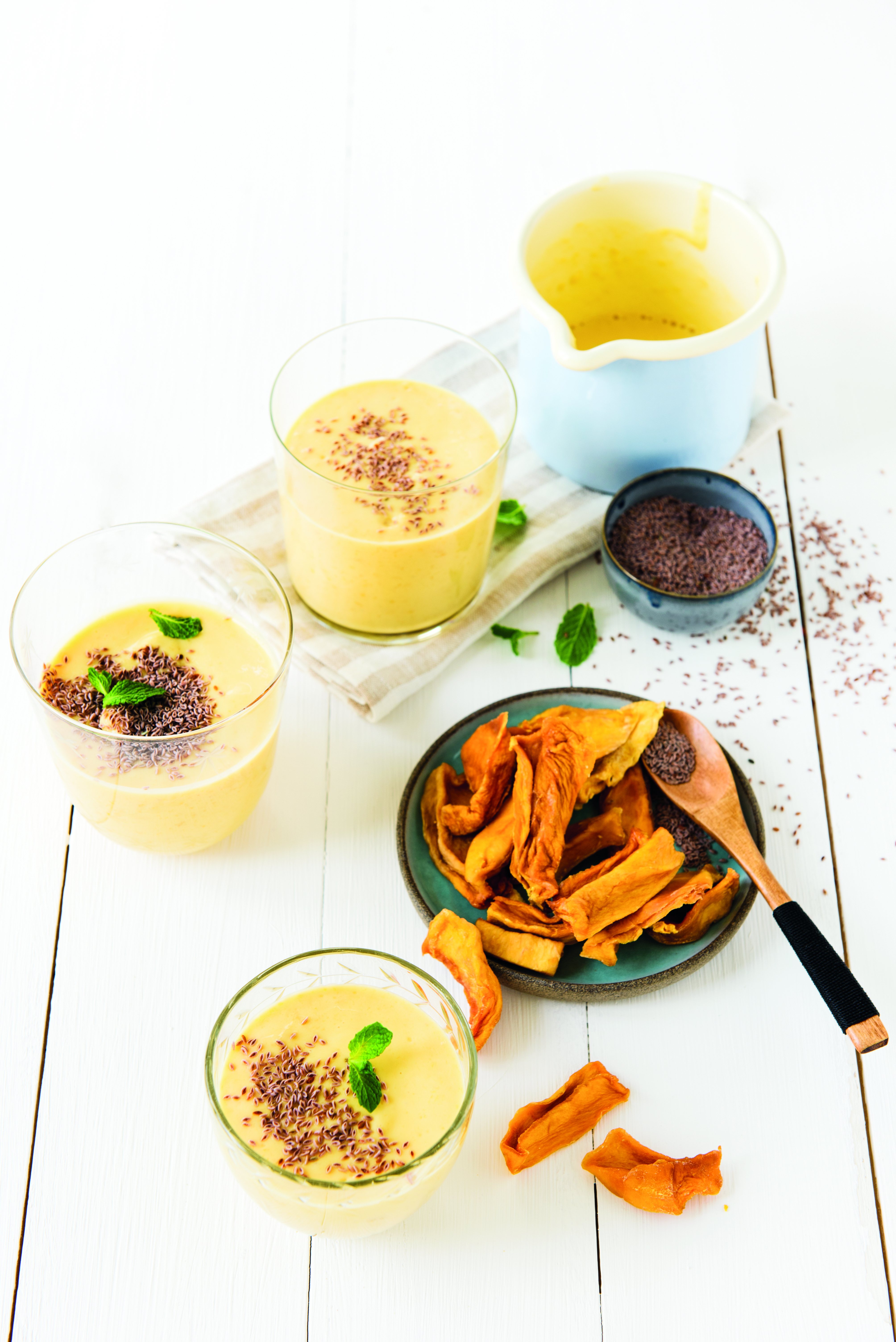 Leichter Mango-Lassi mit Macapulver & Flohsamen