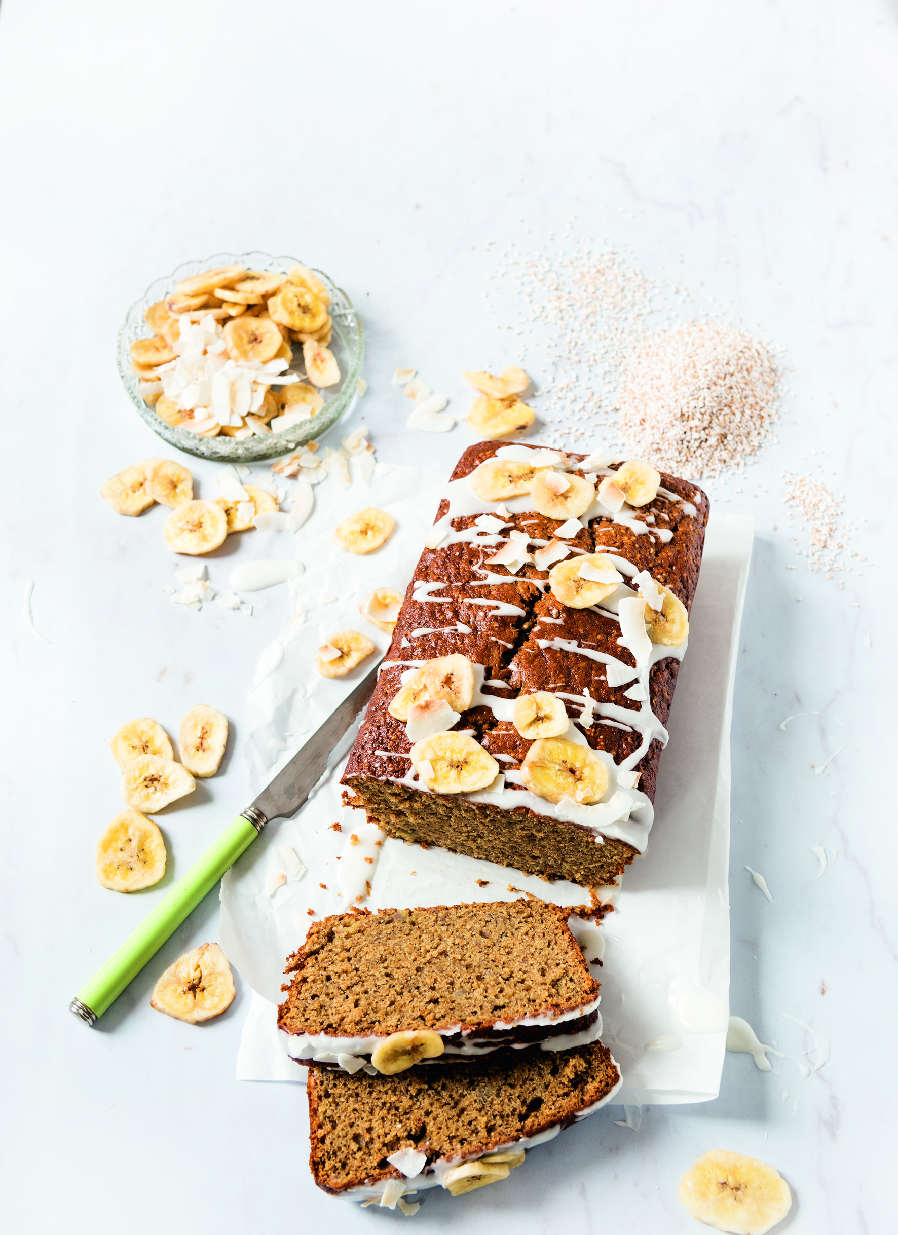 Bananenbrot mit Amaranth, Kokos- & Bananenchips